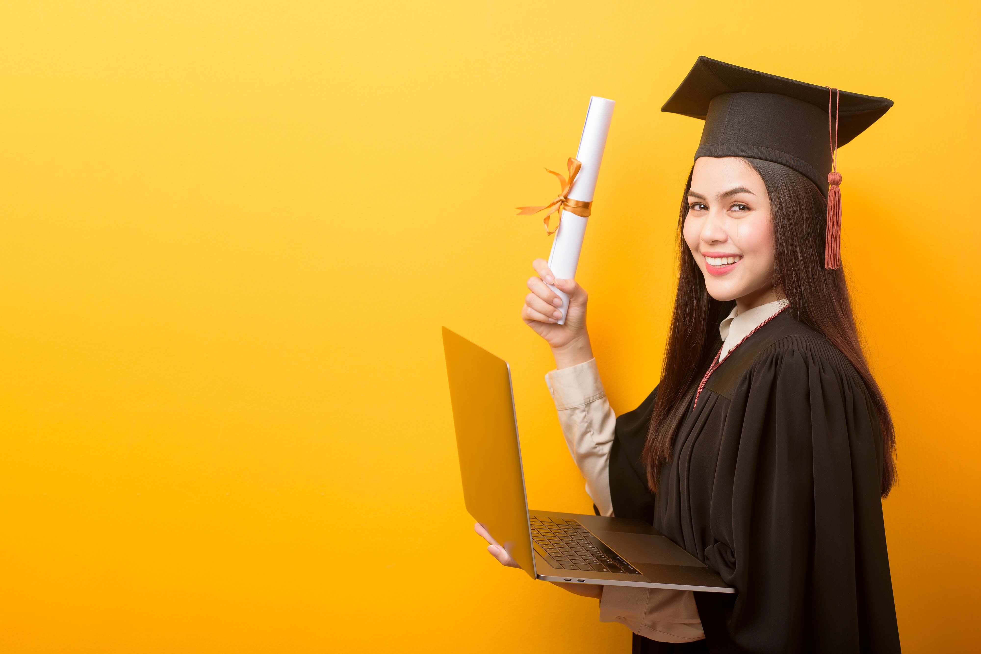 graduation-woman-2021-09-03-12-46-31-utc